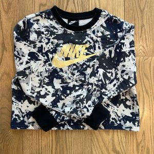 Girls Nike long sleeve crop sweatshirt.